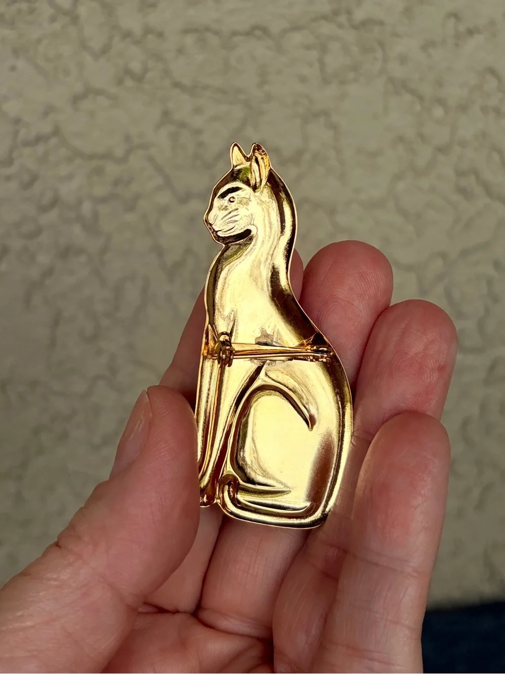 Chic Gold Cat Metal Pin - Elegant Cat Lapel Pin
